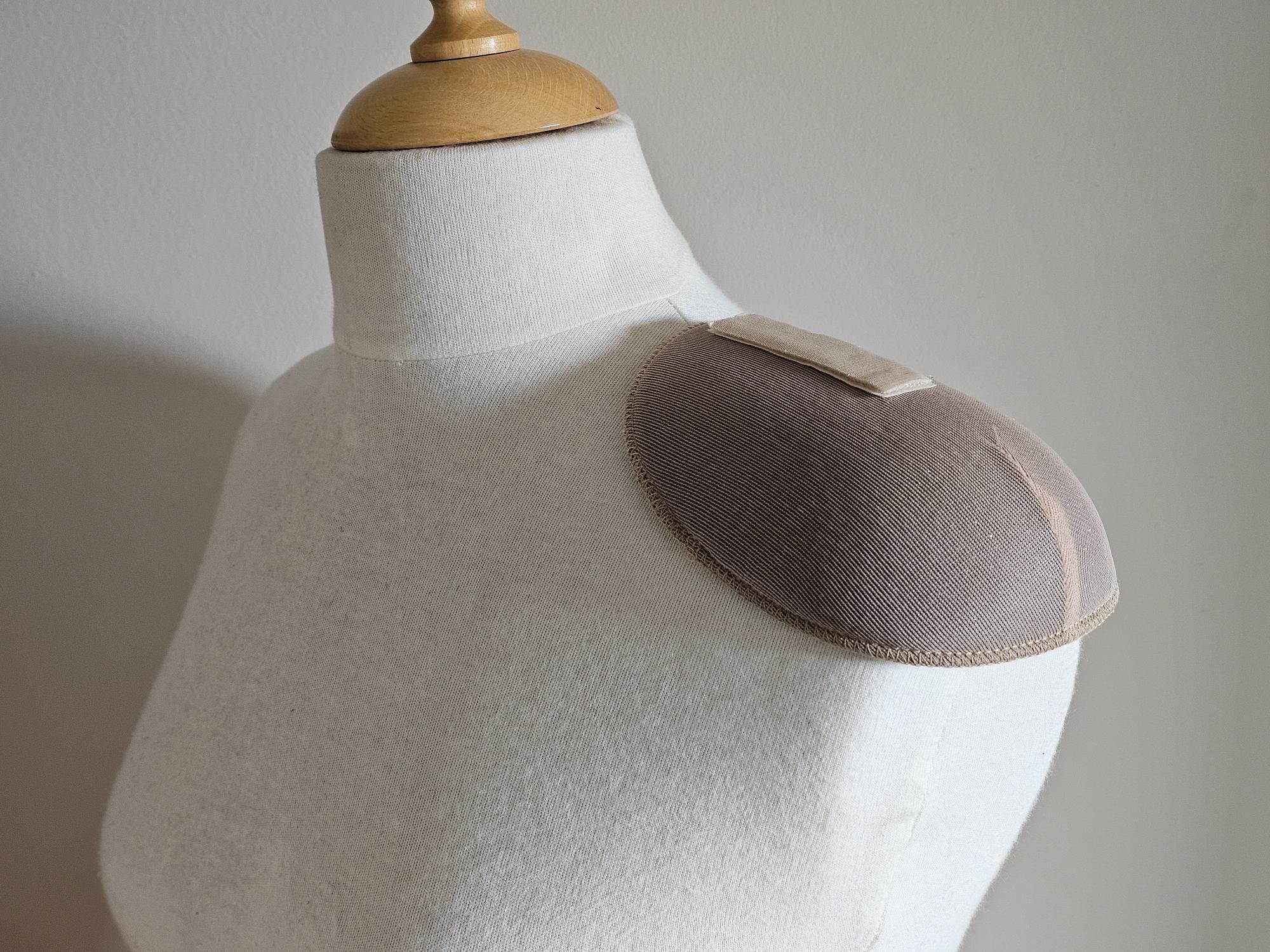 S100956  Le carton de 216 paires 75 €